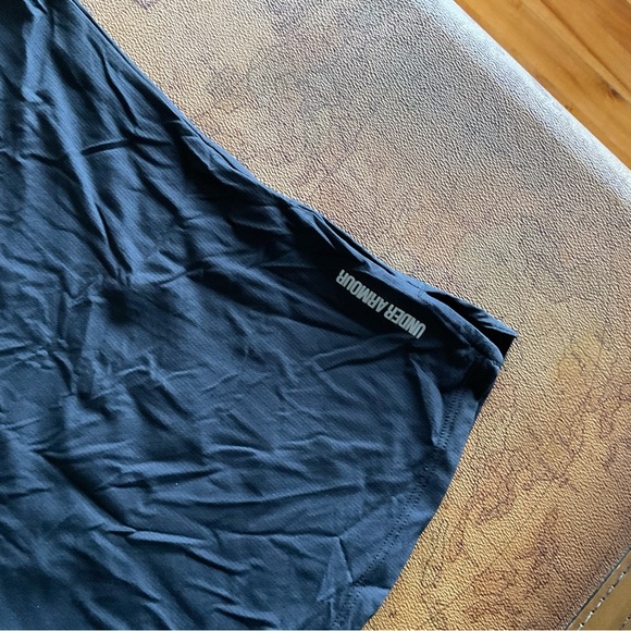 Under Armour REVERSIBLE black tank top - Picture 6 of 6